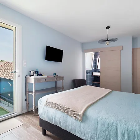 D'hotes Authentique Bed and Breakfast 3*